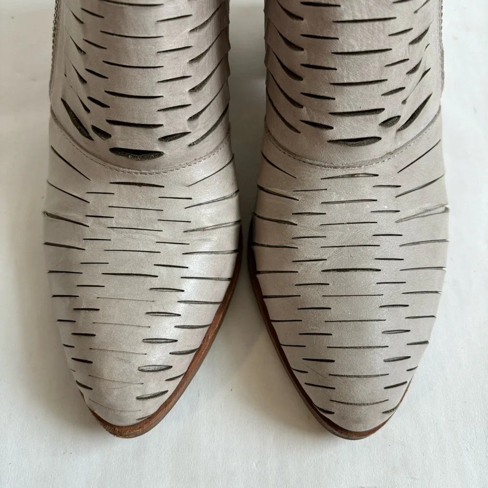 Donald J Pliner Elton Leather Cut Out Ankle Boots Pale Pink Gray Size 6M